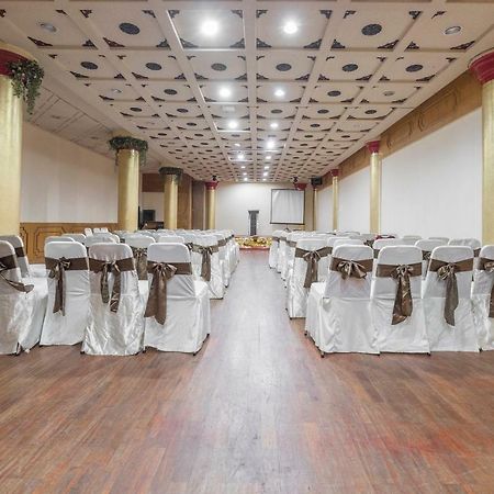 Oyo 821 Hotel Dinasti Макасар Экстерьер фото
