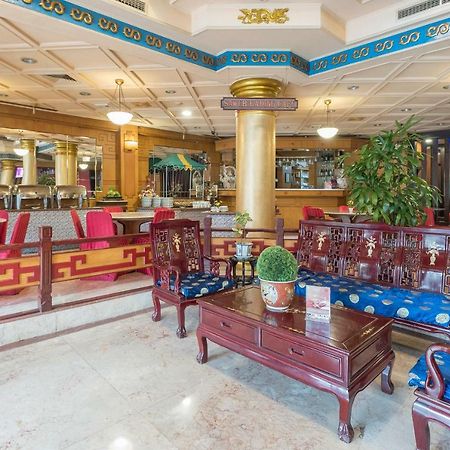 Oyo 821 Hotel Dinasti Макасар Экстерьер фото
