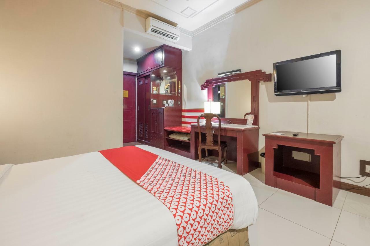 Oyo 821 Hotel Dinasti Макасар Экстерьер фото