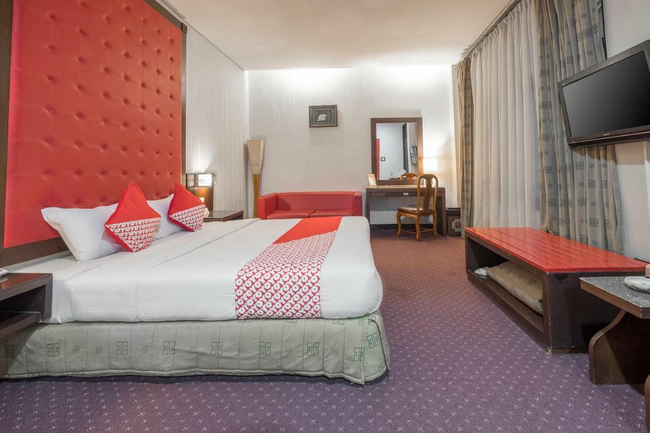 Oyo 821 Hotel Dinasti Макасар Экстерьер фото