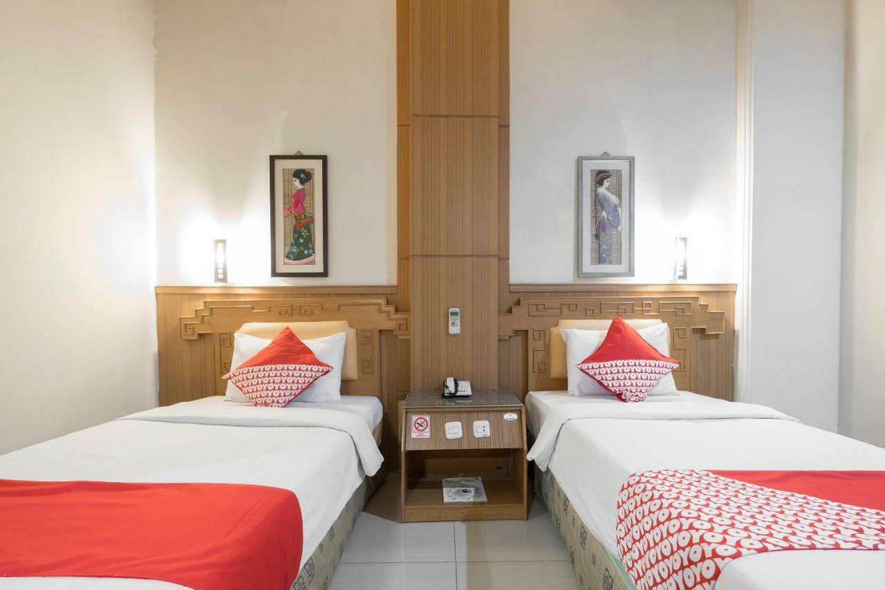 Oyo 821 Hotel Dinasti Макасар Экстерьер фото