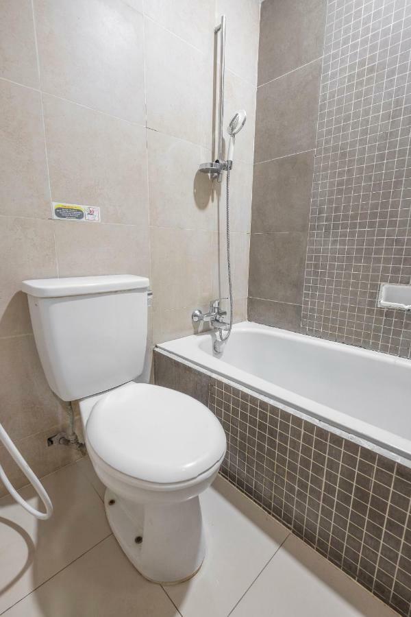 Oyo 821 Hotel Dinasti Макасар Экстерьер фото