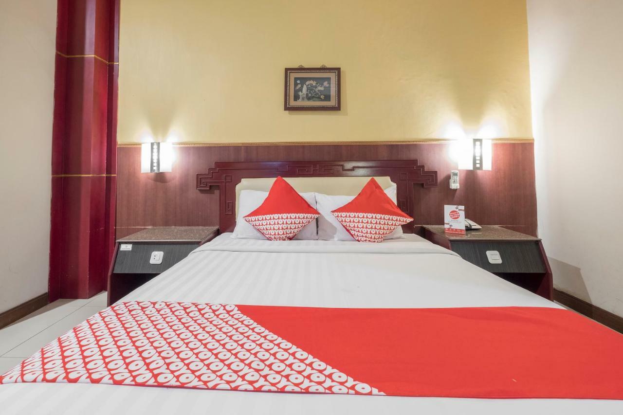 Oyo 821 Hotel Dinasti Макасар Экстерьер фото