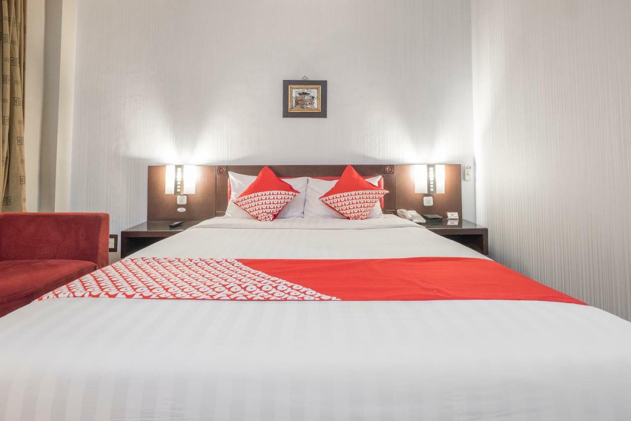 Oyo 821 Hotel Dinasti Макасар Экстерьер фото