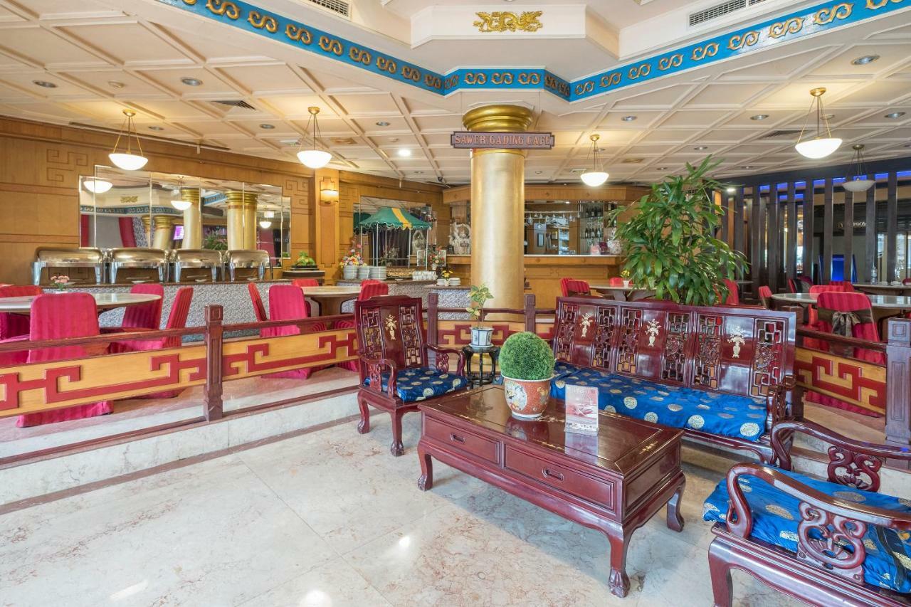 Oyo 821 Hotel Dinasti Макасар Экстерьер фото
