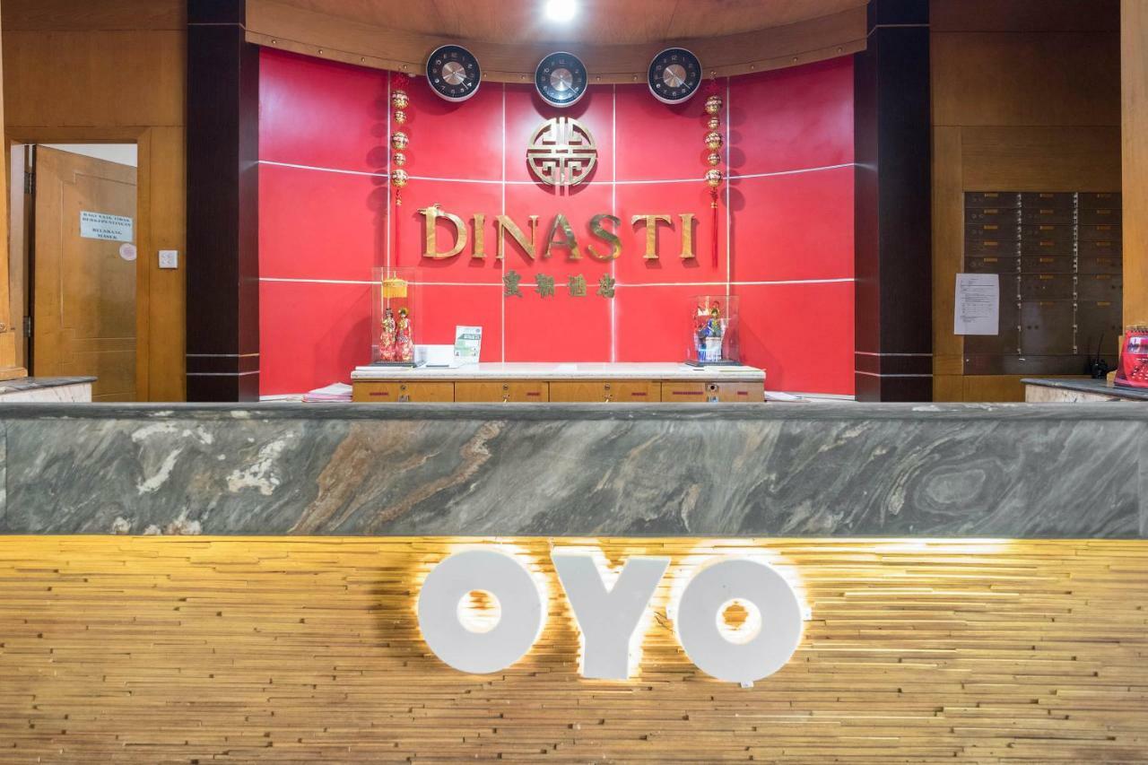 Oyo 821 Hotel Dinasti Макасар Экстерьер фото