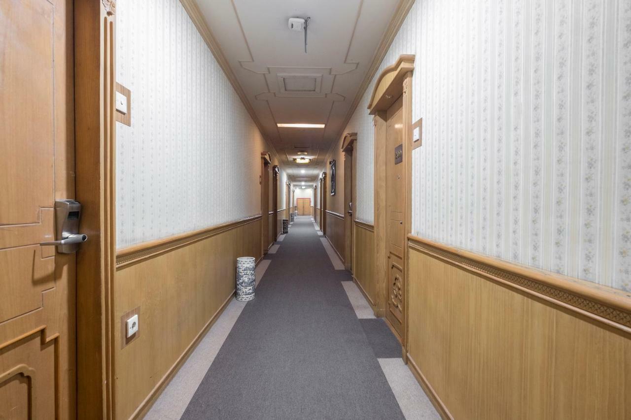 Oyo 821 Hotel Dinasti Макасар Экстерьер фото
