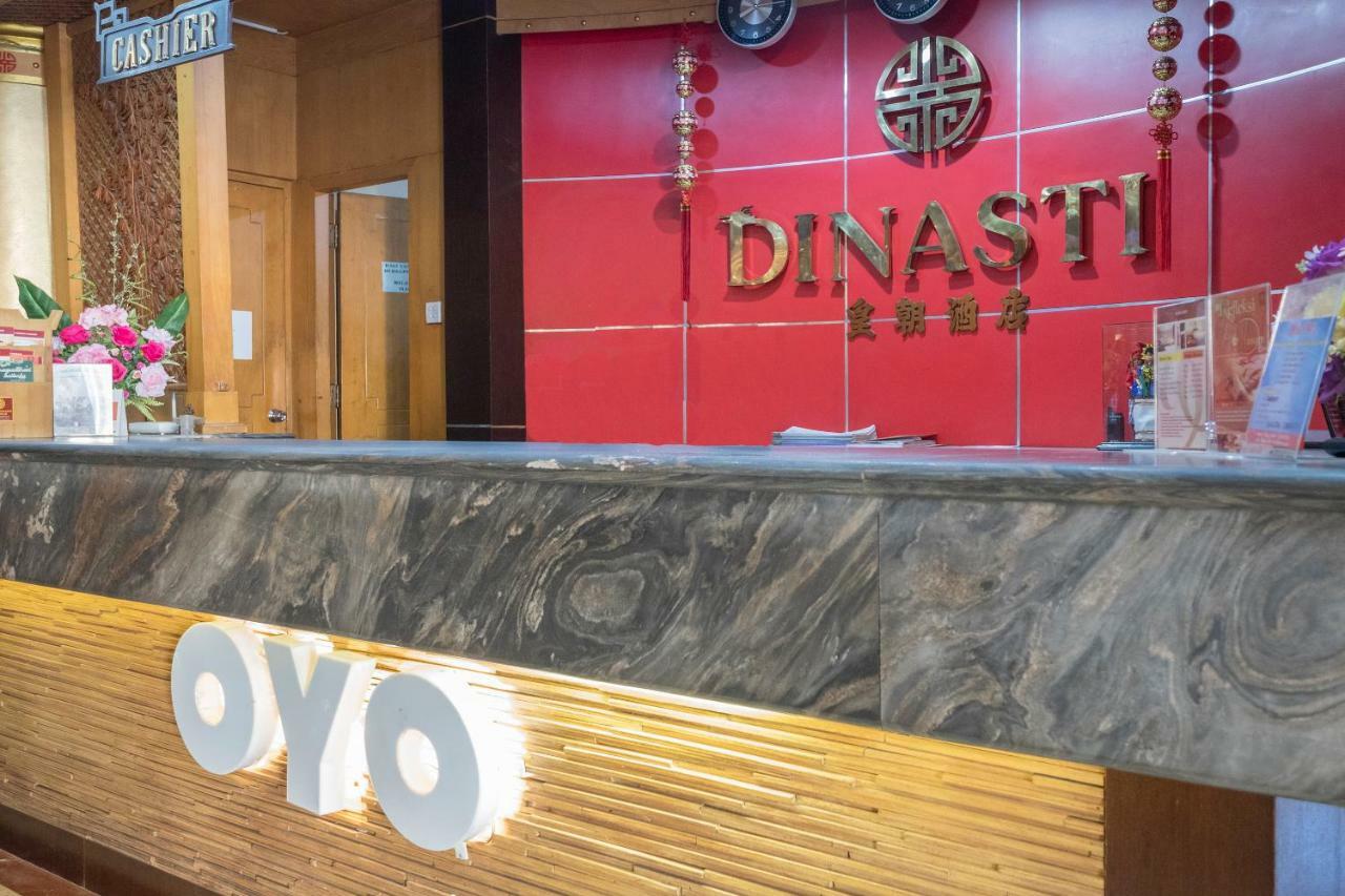 Oyo 821 Hotel Dinasti Макасар Экстерьер фото